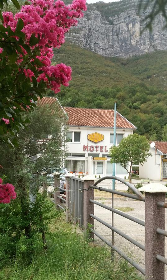 Motel And Restaurant Odusak Dreznjak Eksteriør billede